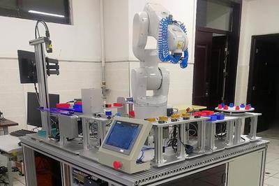 山西機電職業技術學院自動化工程成果 工業機器人智能裝備閃耀全國職教活動周